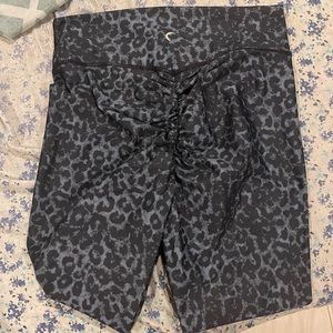 Stone leopard scrunch Zyia leggings